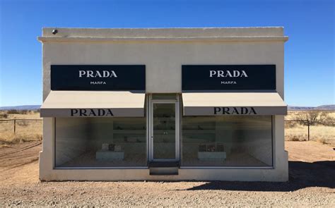 tienda prada en el desierto|prada marfa design.